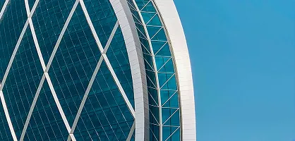 Dubai – curved glass skyscraper façade